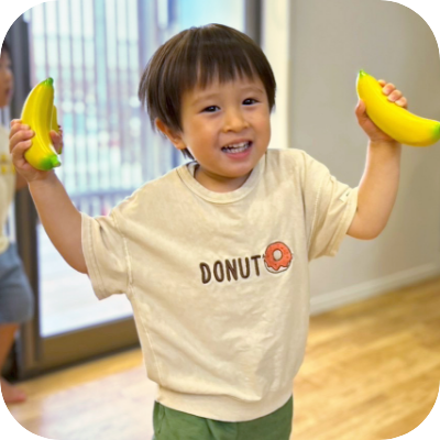 歌う・踊る:みんなで歌って踊って楽しもう！ 声を合わせることで心がつながる・心が弾む！