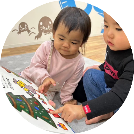 絵本の 読み聞かせ